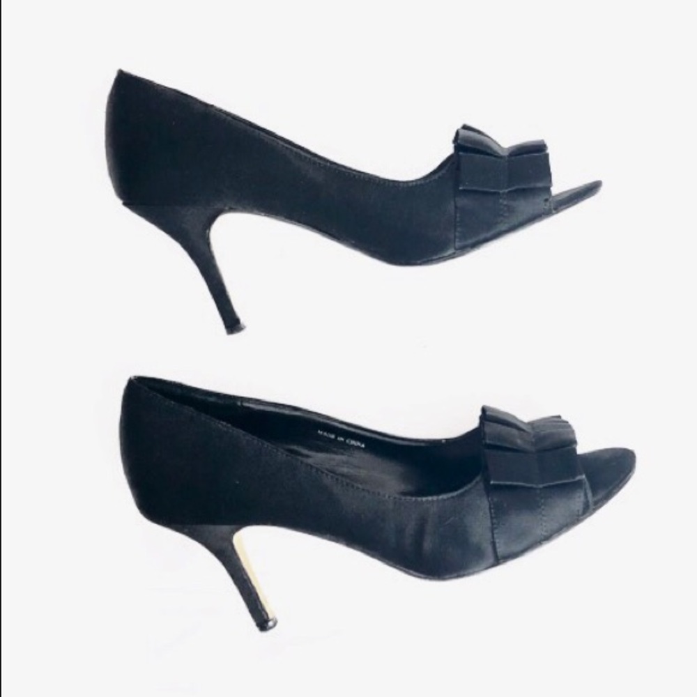 Valenti Franco Black Ruffled Peep Toe Heel Size 9 - Picture 3 of 7